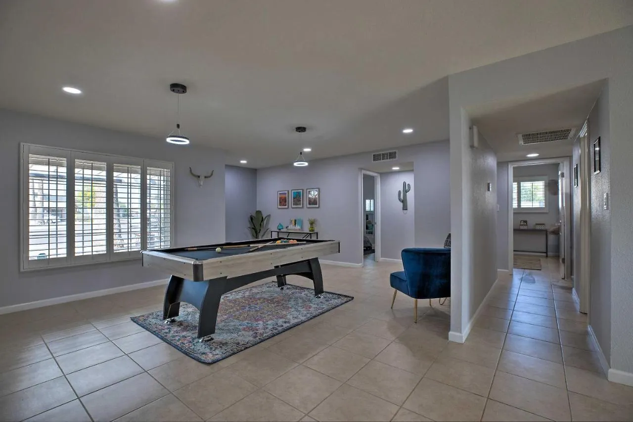 Modern Scottsdale Gem With Pool, Games, Patio And More 米国