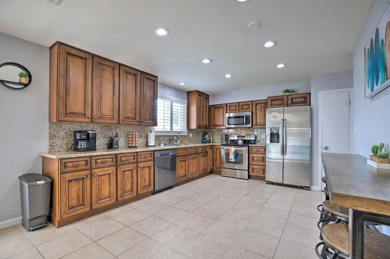 Modern Scottsdale Gem With Pool, Games, Patio And More 米国