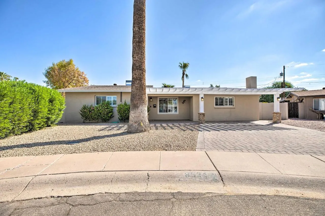 Modern Scottsdale Gem With Pool, Games, Patio And More 別荘
